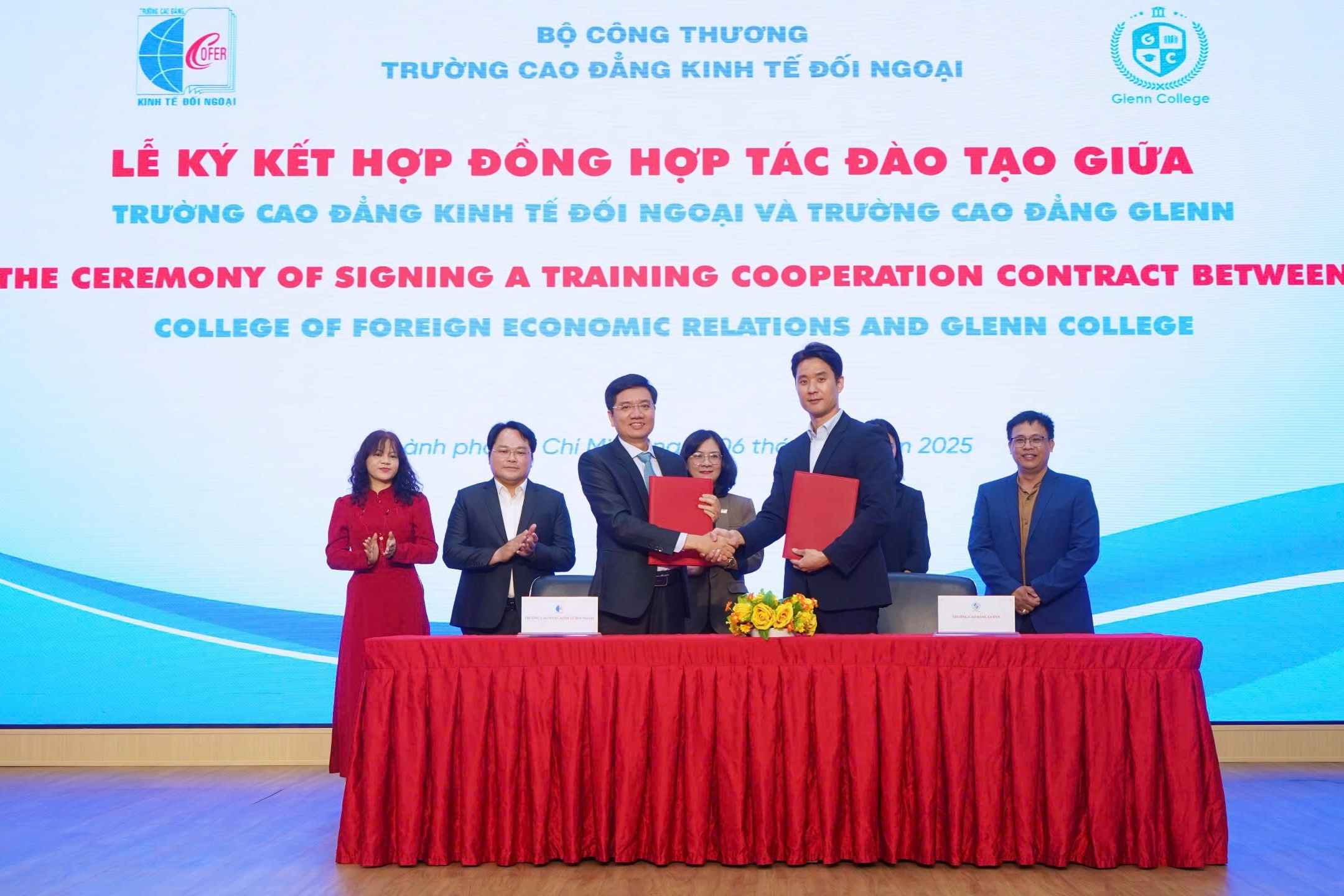 Trường Cao đẳng Kinh tế Đối ngoại ký kết hợp đồng hợp tác đào tạo với trường Cao đẳng GLENN (Canada)