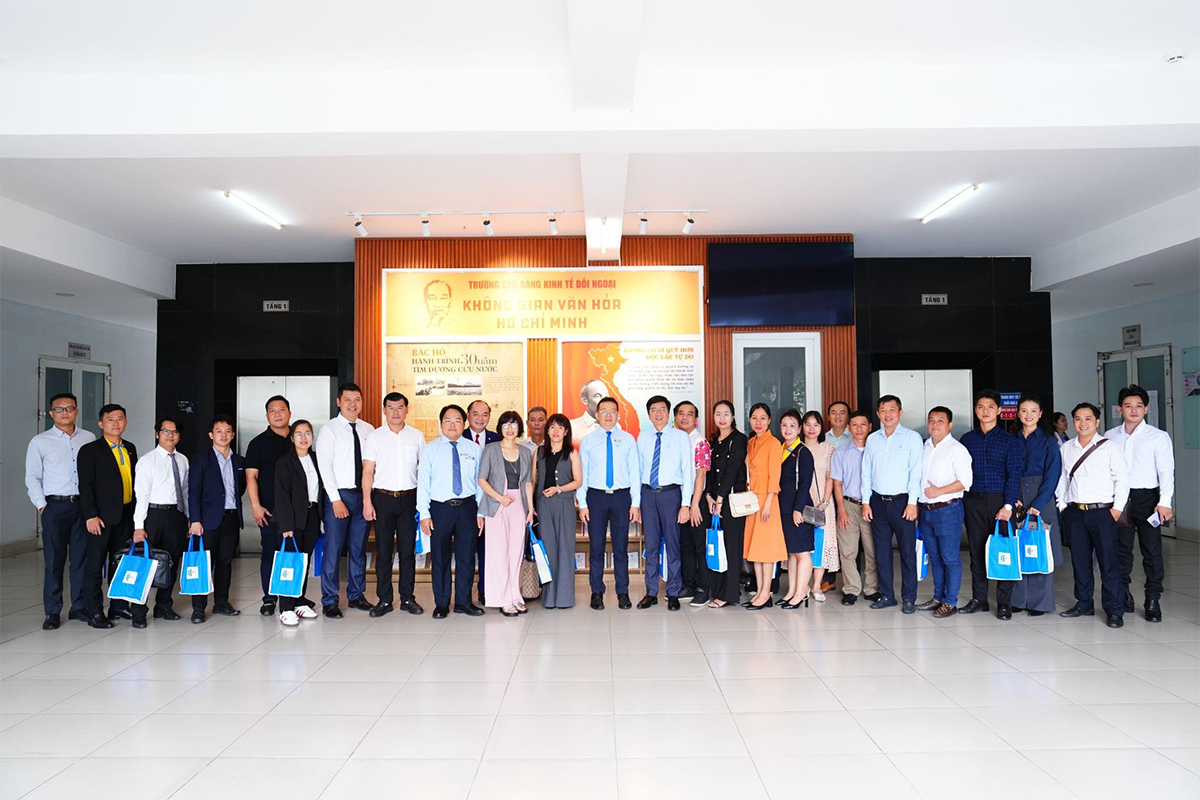 Trường Cao đẳng Kinh tế Đối ngoại tổ chức Tọa đàm “Tăng cường hiệu quả gắn kết giữa doanh nghiệp và Nhà trường”