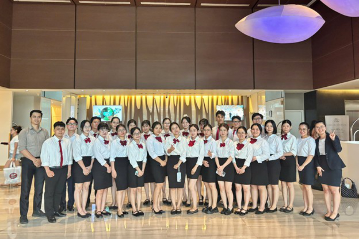 Từ giảng đường đến sảnh khách sạn: sinh viên ngành Quản Trị Khách Sạn “học nghề” tại Novotel Saigon Centre Hotel