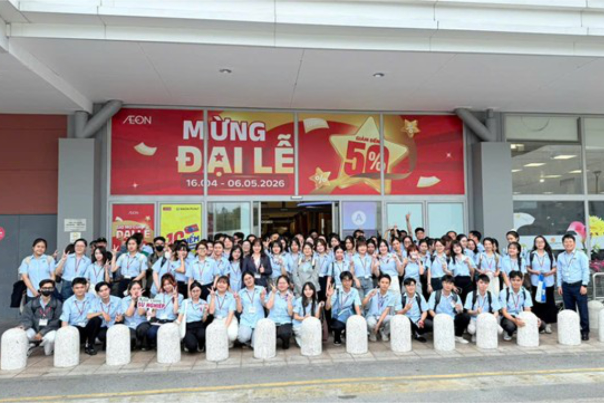 Sinh viên khối ngành Quản trị Kinh doanh và Quản lý Siêu thị “Chạm nghề” từ chương trình thực tế quản trị trải nghiệm chăm sóc khách hàng trong bán lẻ