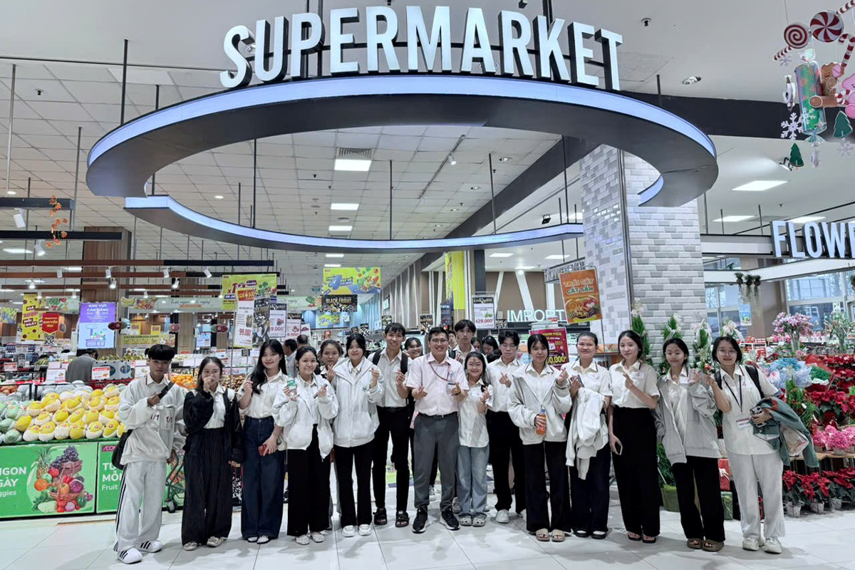 Sinh viên Khối Ngành Quản Trị Kinh Doanh & Quản Lý Siêu Thị Trường Cao đẳng Kinh tế Đối ngoại Định Vị Bản Thân – Mở Lối Sự Nghiệp tại Aeon Mall Tân Phú Celadon 