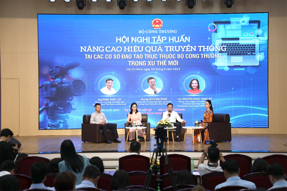 Tăng cường hiệu quả truyền thông trong giáo dục nghề: Trường Cao đẳng Kinh tế Đối ngoại phối hợp tổ chức hội nghị tập huấn toàn ngành