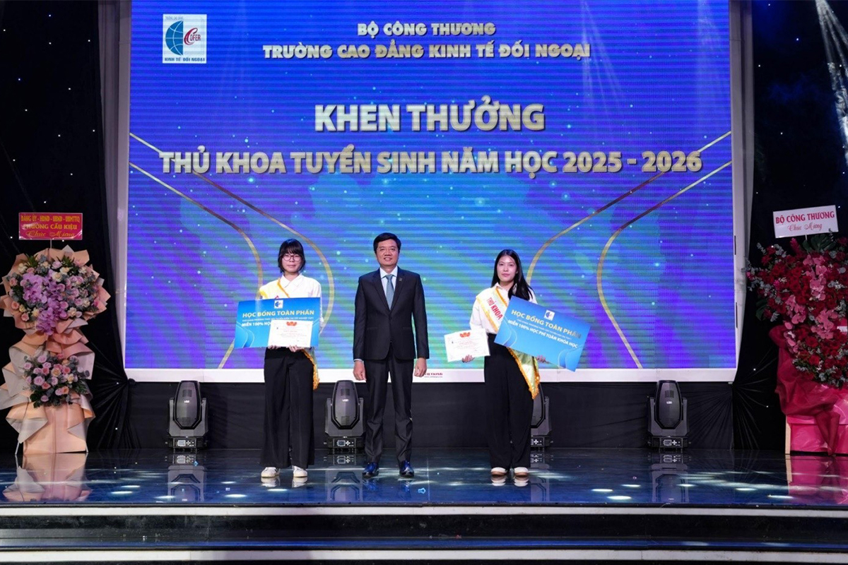 Vinh danh Thủ khoa Khóa 29 – Niềm tự hào và minh chứng cho uy tín đào tạo của Trường Cao đẳng Kinh tế Đối ngoại