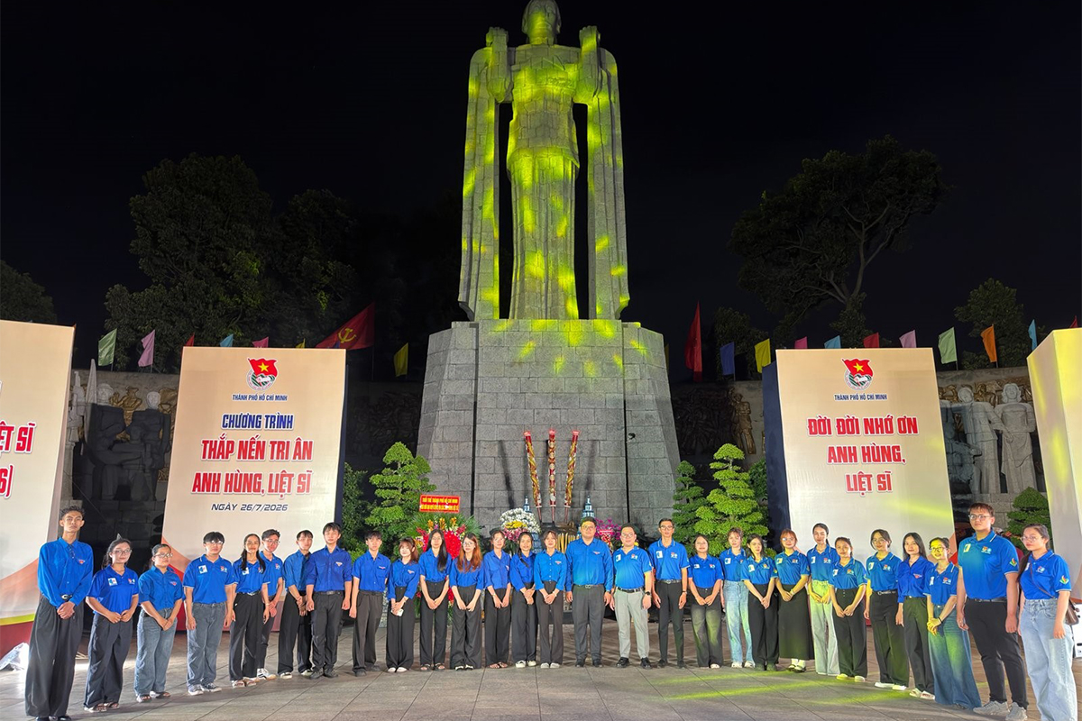 Tuổi trẻ Trường Cao đẳng Kinh tế Đối ngoại sáng mãi ngọn lửa tri ân nhân kỷ niệm 79 năm  Ngày Thương binh - Liệt sĩ (27/7/1947 - 27/7/2026)