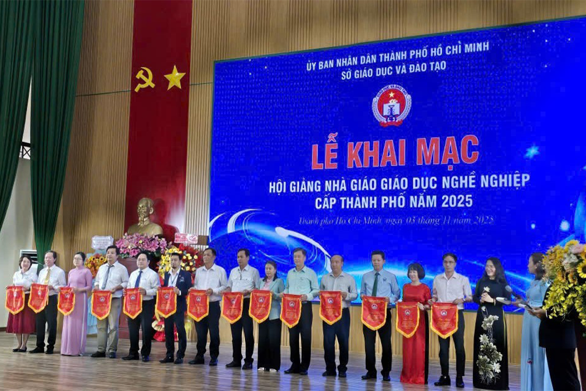 Trường Cao đẳng Kinh tế Đối ngoại tham dự Lễ khai mạc Hội giảng Nhà giáo Giáo dục nghề nghiệp 2025
