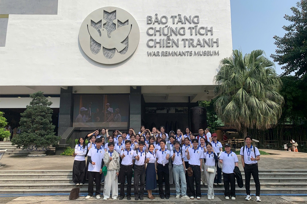 Từ giảng đường ra phố: Sinh viên ngành Quản trị dịch vụ du lịch và lữ hành khóa 29 học nghề từ chương trình thực tập City Tour “Sài Gòn ơi!”