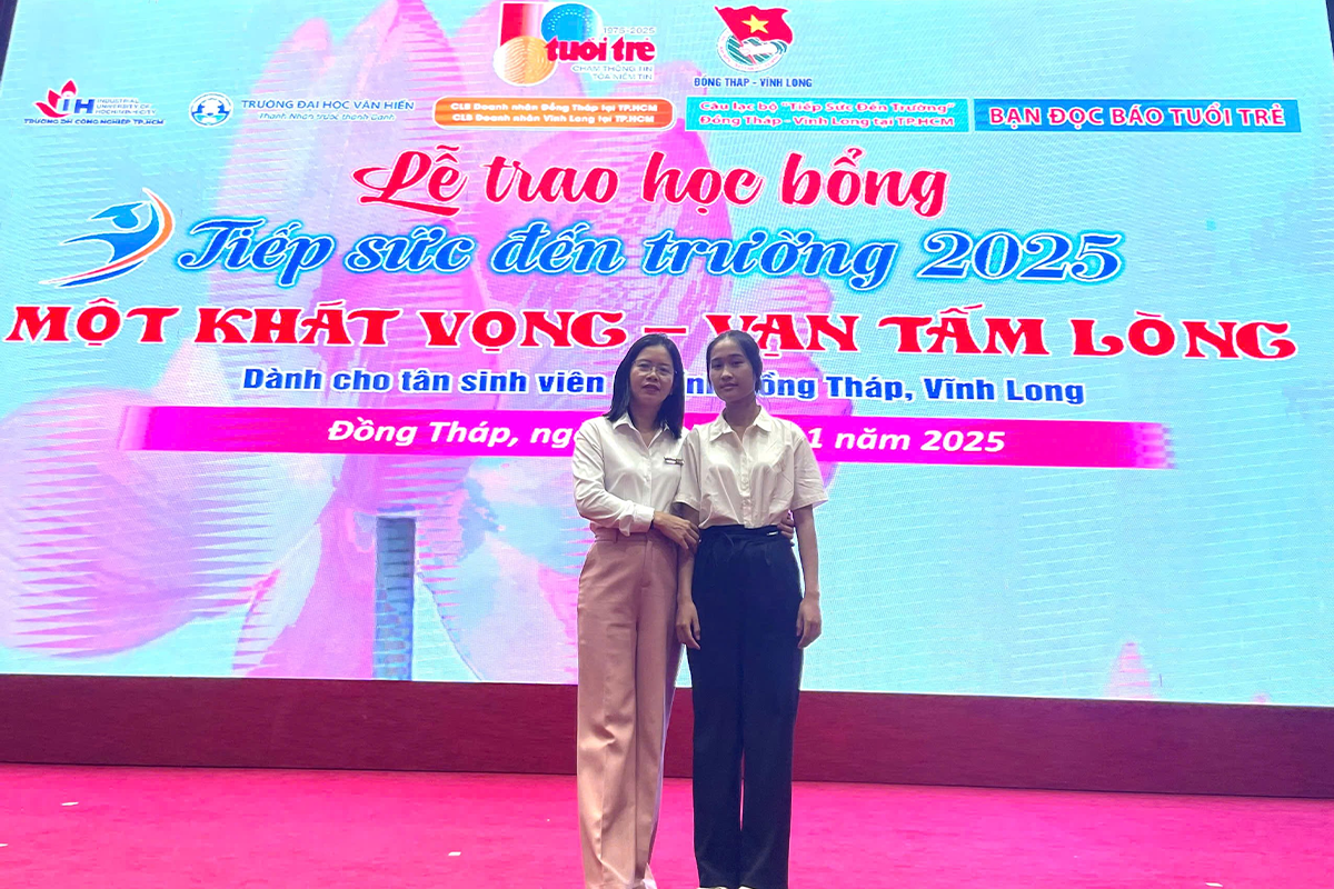 Sinh viên Trường Cao đẳng Kinh tế Đối ngoại vinh dự nhận học bổng “Tiếp sức đến trường” năm 2025
