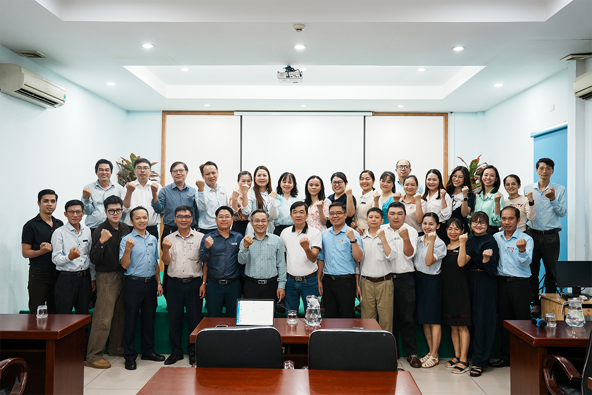 Khoa Quản trị Kinh doanh COFER ứng dụng AI đổi mới bài giảng đa phương tiện