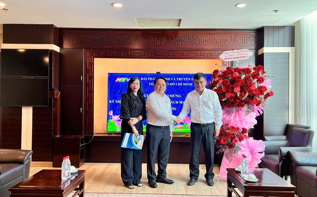 Đoàn công tác Trường Cao đẳng Kinh tế đối ngoại do TS. Phạm Đình Cường – Phó Hiệu trưởng thăm, chúc mừng Đài Truyền hình Thành phố Hồ Chí Minh (HTV) nhân kỷ niệm 101 năm Ngày Báo chí Cách mạng Việt Nam.